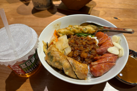 連鎖餐飲門市衛生查核表單：總部下發與門市回填的動線