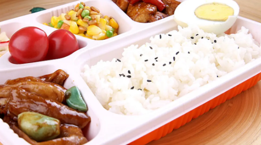 團膳留樣責任歸屬：每道菜的餐次、時間與責任人紀錄
