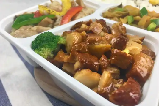 團膳食安紀錄稽核軌跡：退回重做的歷程也要留存