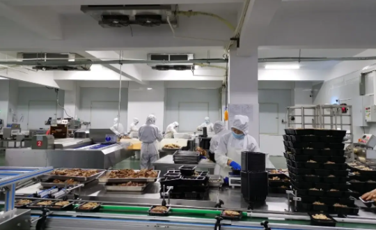 一個中央廚房配送多個供膳點：紀錄分開記錄與集中彙總