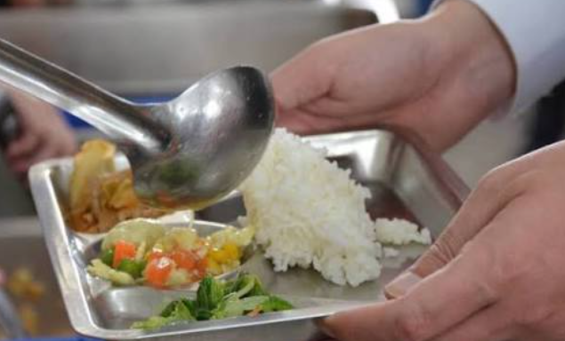 團膳食材進貨驗收：產銷履歷掃碼帶入與當時驗證狀態的留存