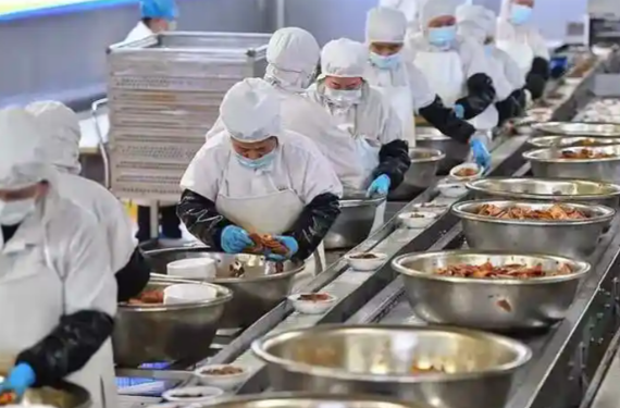 中央廚房備餐時序：領料、製作與裝箱的各段時間