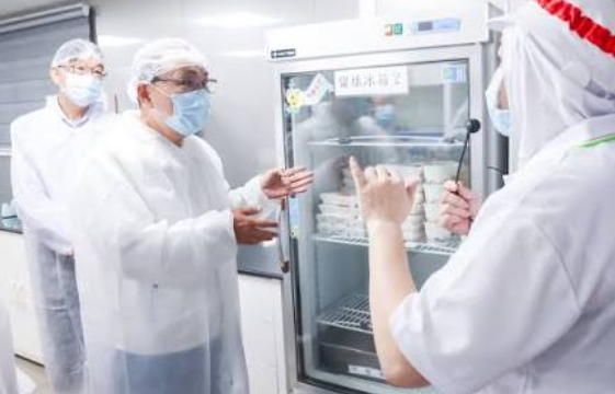 留樣與驗收的紀錄對應：這一餐的菜，用的是驗收時哪一批食材