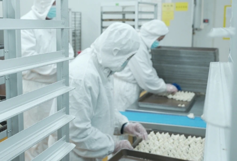 團膳業者接多個企業客戶：各家查核項目不同但共用一套現場紀錄